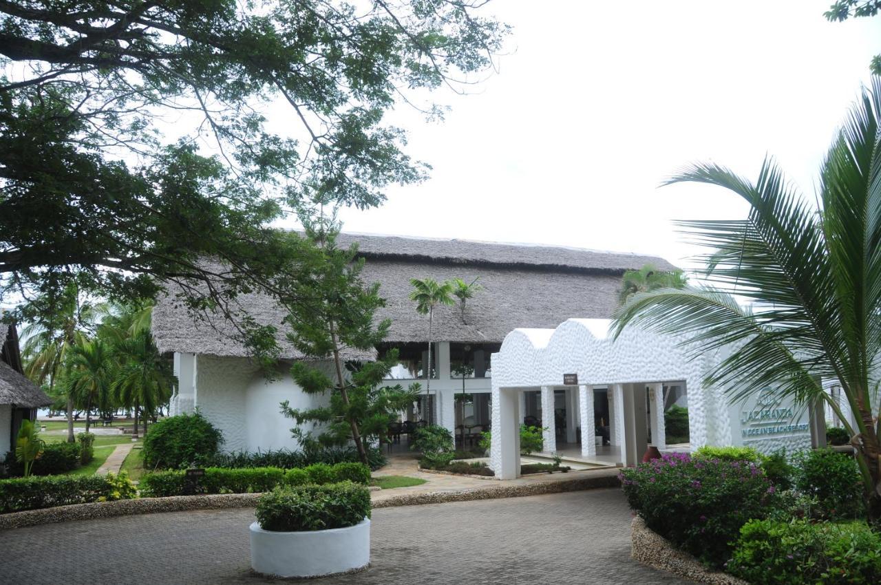 Jacaranda Indian Ocean Beach Resort Diani Beach Bagian luar foto