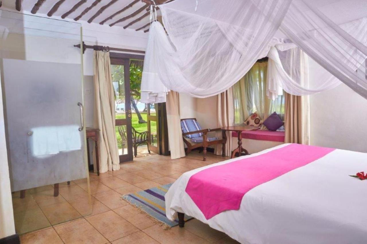 Jacaranda Indian Ocean Beach Resort Diani Beach Bagian luar foto